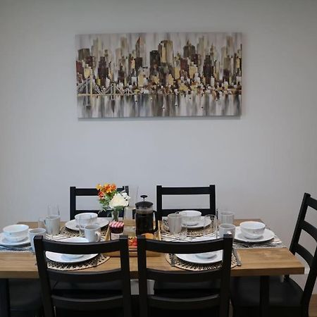 Elegant Room In Stylish House Milton Keynes Bagian luar foto
